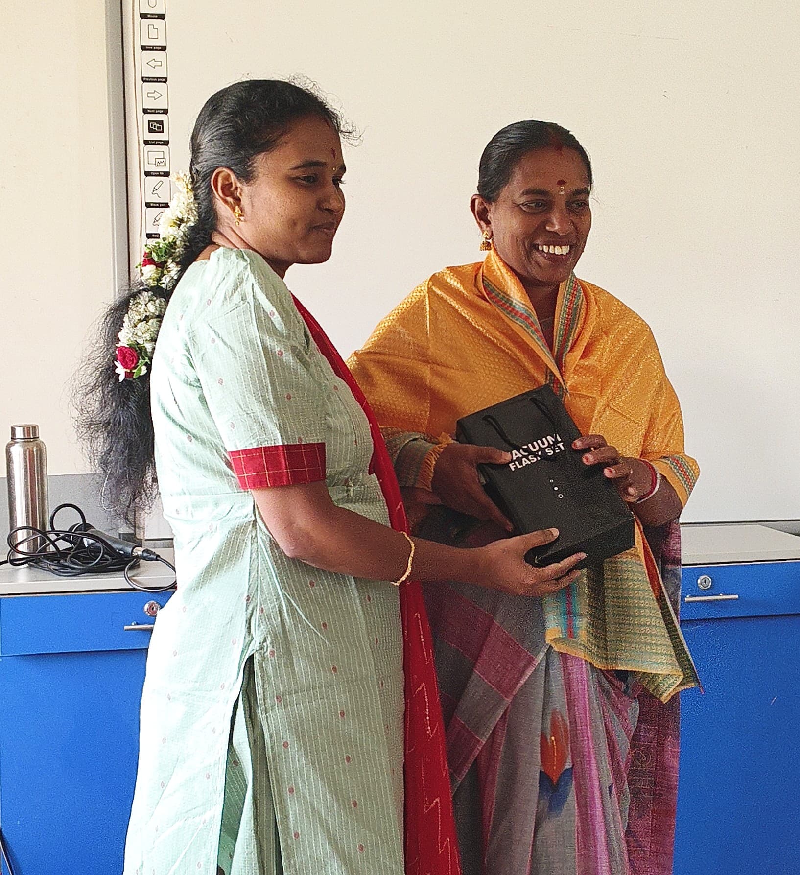 Alumni honouring their beloved teachers