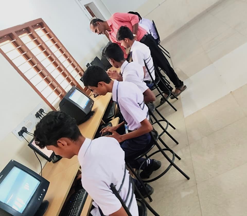 Students working in CS Lab